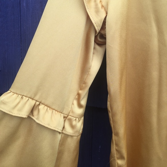 Gold long sleeved shirt - Picture 3 of 3